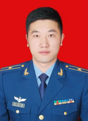 桐乡市乌镇镇陈庄村人,现任95996部队政治部正营职干事,少校军衔