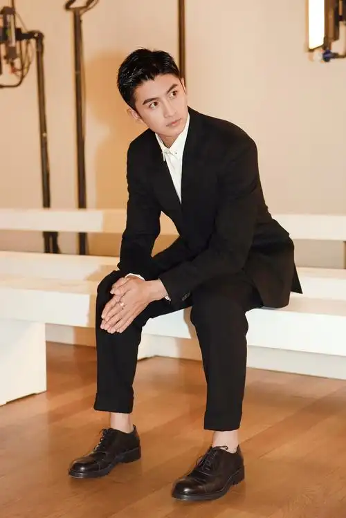 张云龙0302生日快乐  你,拥有阳光帅气的外形,亲切可爱的笑容.