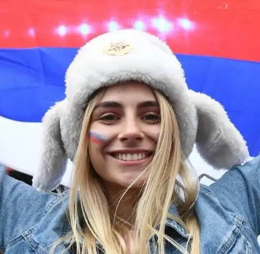 世界杯赏色贴——揭开面纱的伊朗女球迷真的是十分惊艳了