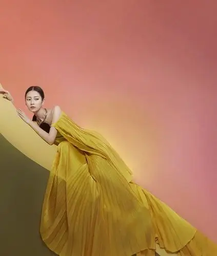 陈钰琪真是不一般,收腰长裙展现苗条好身材,网友:时尚感满分