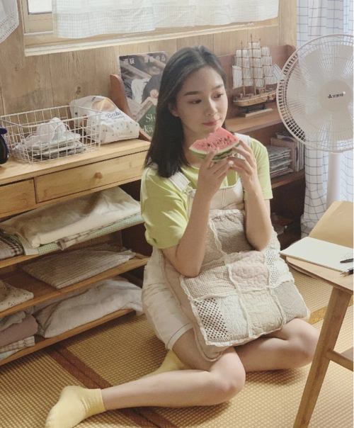 王有晴腹有诗书气自华