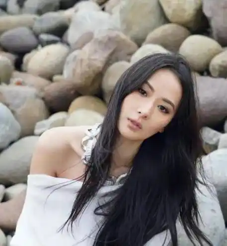 原创孙芸芸父亲是百亿富豪母亲是证券公司副董丈夫年收租几个亿