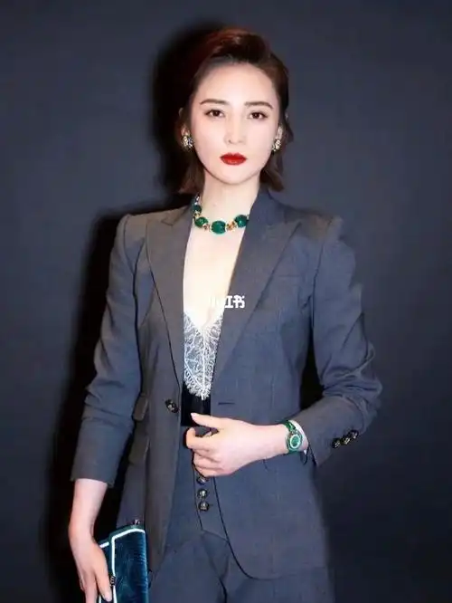 西服定制|女士西服的穿搭_西服_穿搭_tins西服定制club店攻略_配饰