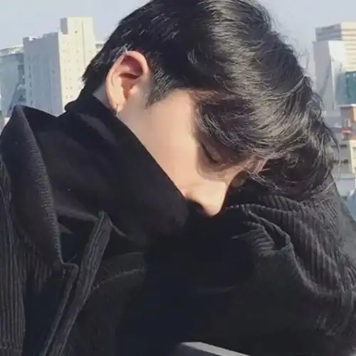 2022qq个性帅哥头像侧面伤感高清图片一生仅此一次的一去不返帅帅哒