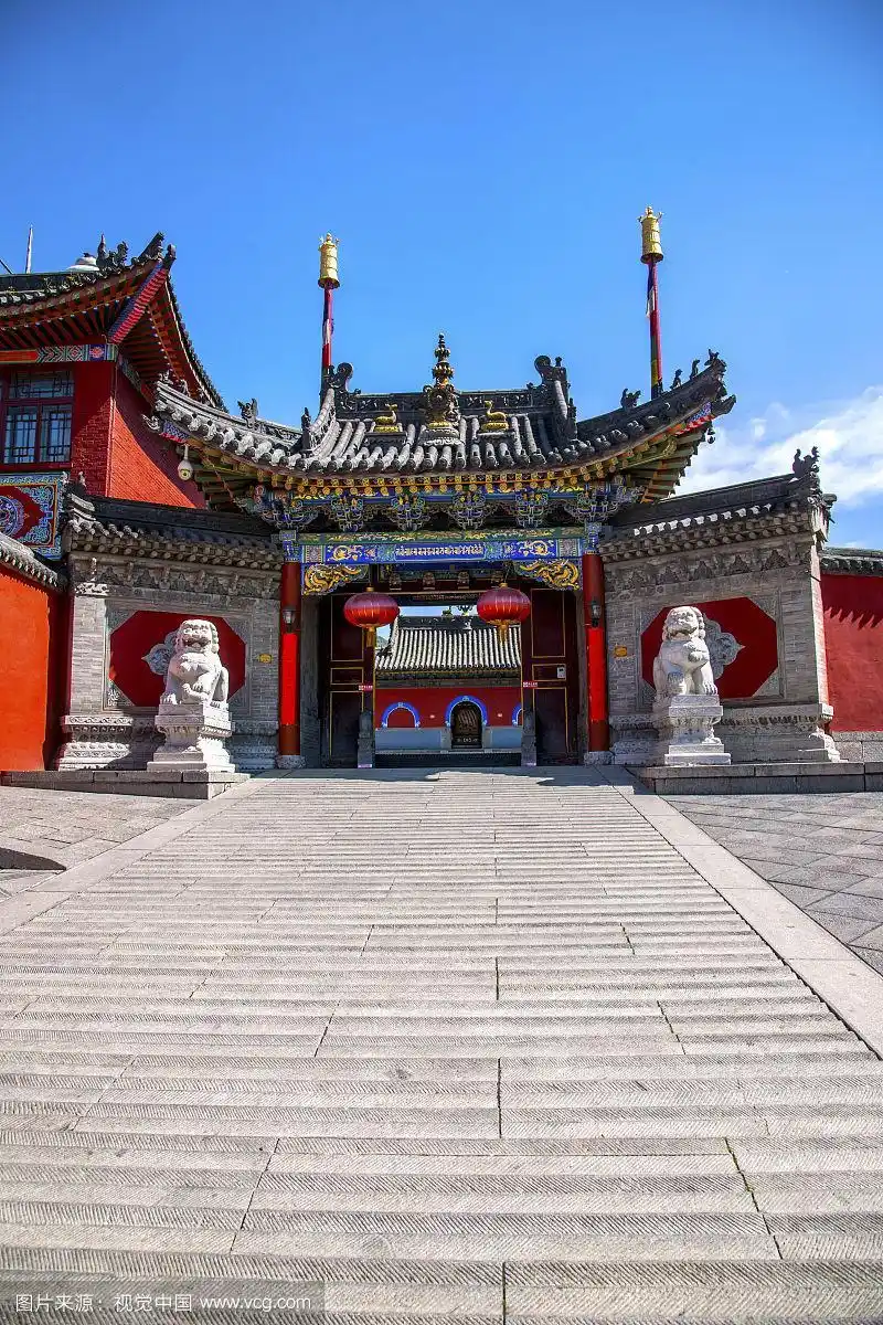 山西忻州市五台山广仁寺寺院大门