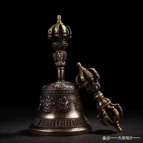 藏语音译普巴杵,又名羯磨杵,是藏传佛教中的一种法器,一端为金刚杵,另