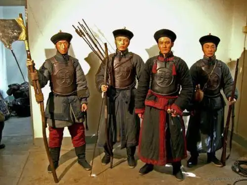 低可达到4两白银,最高可到8两白银,远远超过八旗士兵和绿营士兵的待遇