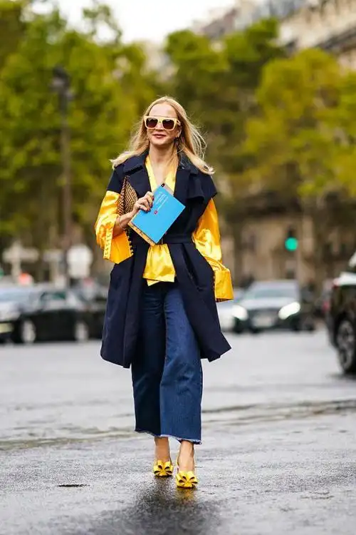 颜色搭配很重要黑黄是亮眼与低调的结合穿身上还真是有个性