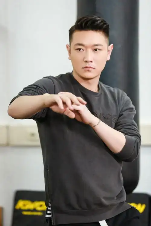 田源又翻车了15年因出轨门退出天天向上又被曝曾猥亵女大学生