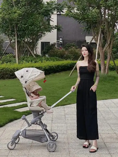 辣妈今日时尚单品女儿和遛娃神器