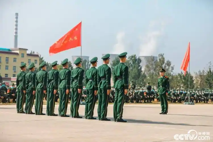 武警河南总队2000余名新兵会操考核