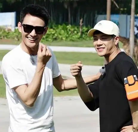 图王凯综艺与王嘉尔斗智二王cp翻唱王妃获雨神肯定