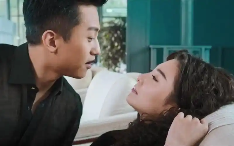 邓超扑倒张雨绮后,谁注意到他的手放哪?真实人品一目了然!