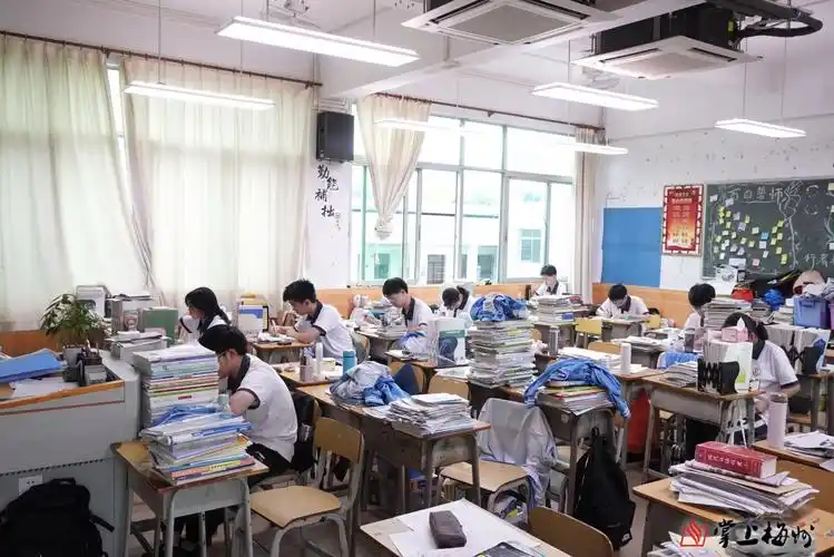 奋斗无问西东青春自成芳华我市高三学子积极备战夏季高考