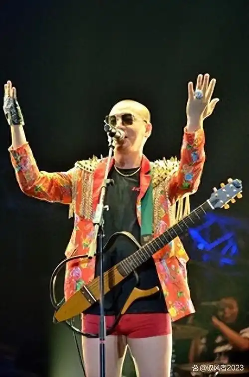 国内摇滚"教母"——二手玫瑰梁龙