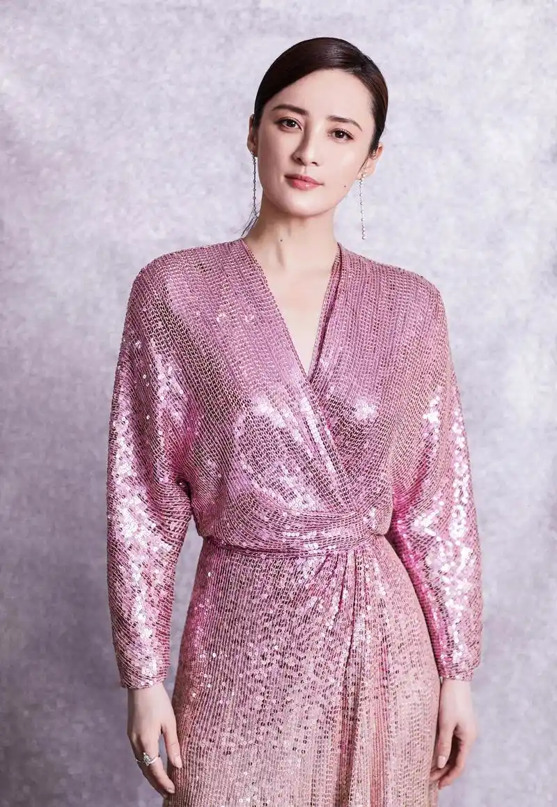 绝色佳人蒋勤勤,颜值依旧身材火辣