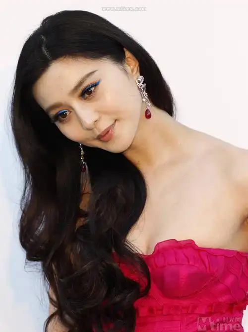 范冰冰最近穿过所有红颜色的中国风