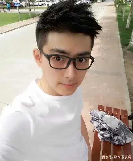 重温《微微一笑很倾城》才发现5大男配火了4位,还有一位结婚不久