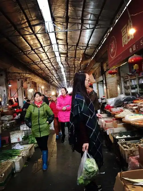 大年三十,建阳菜市场来了个冰美女,气温瞬间降了好几度,以后咱夏天