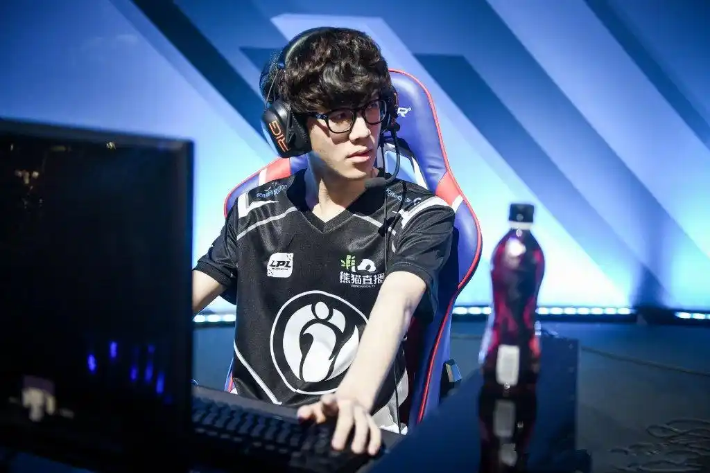 theshy韩服大师11连胜瑞兹刀妹不能放杰斯不足为虑