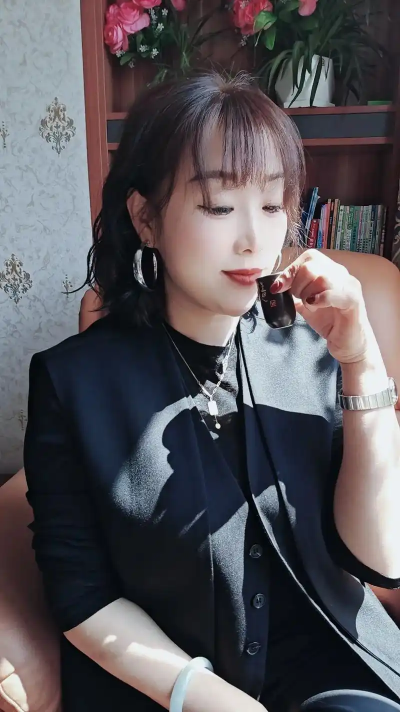 真正的富有在于内心的宁静与满足,而非物质的堆积. - 抖音