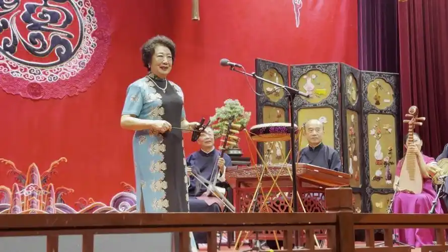 张雅琴 梅花大鼓 返《十字西厢》好像是杨诗人来现场啦!