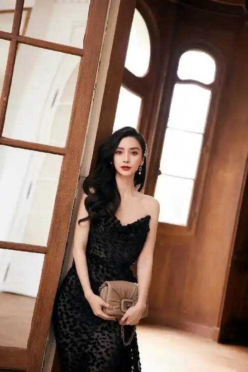 angelababy黑色抹胸透视裙##angelababy工作室评论区