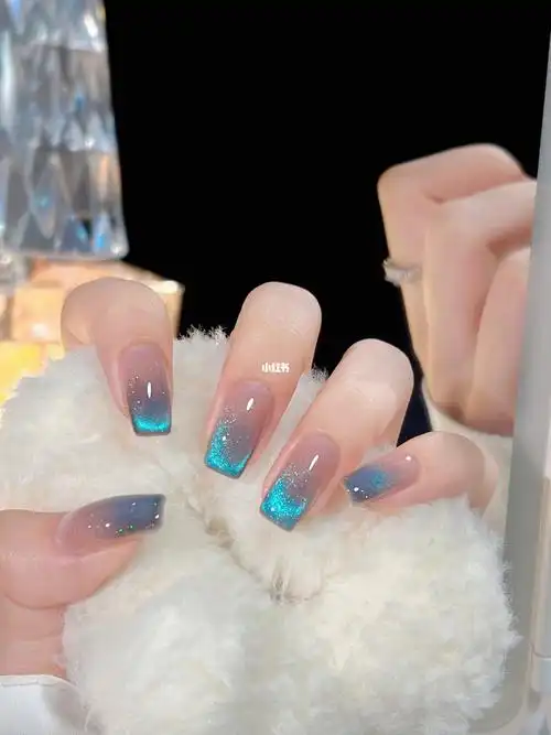 秋天清冷感碎钻美甲大海蓝猫眼美甲教程