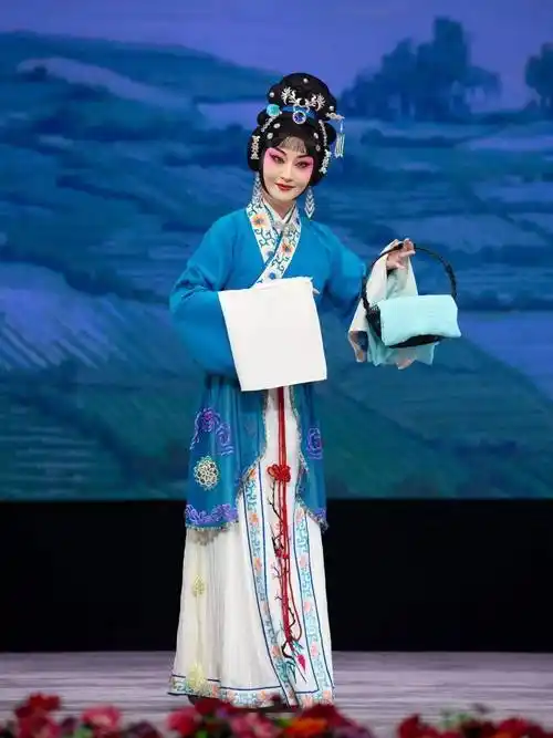 演出回顾丨重现《西施》百年经典 再继梅派艺术芳华_付佳_梅兰芳大