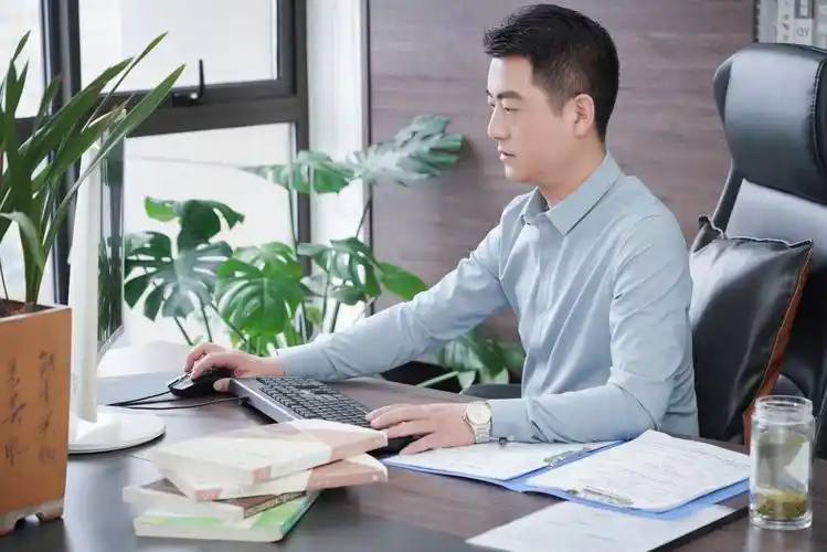 刘磊:厚德载物,树立民族奋进旗帜 民族企业家刘磊秉承厚德载物的思想