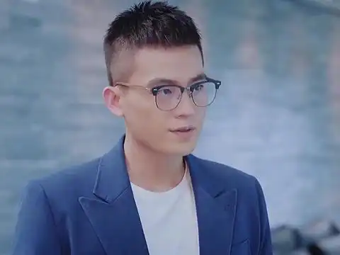 陌生的恋人欧豪演的霍佑泽是好人吗还是坏人霍佑泽到底是什么人