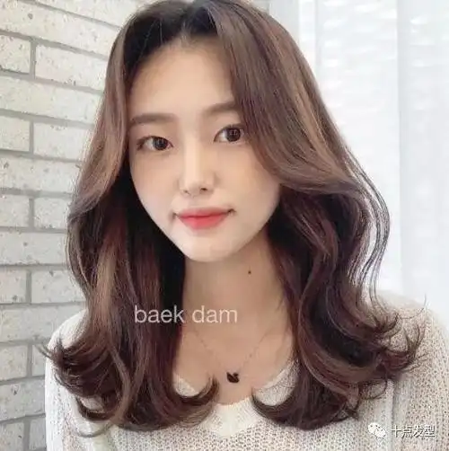 长发发型2021年最新款女图(2022年流行发型图片女减龄中长款)-天晟网