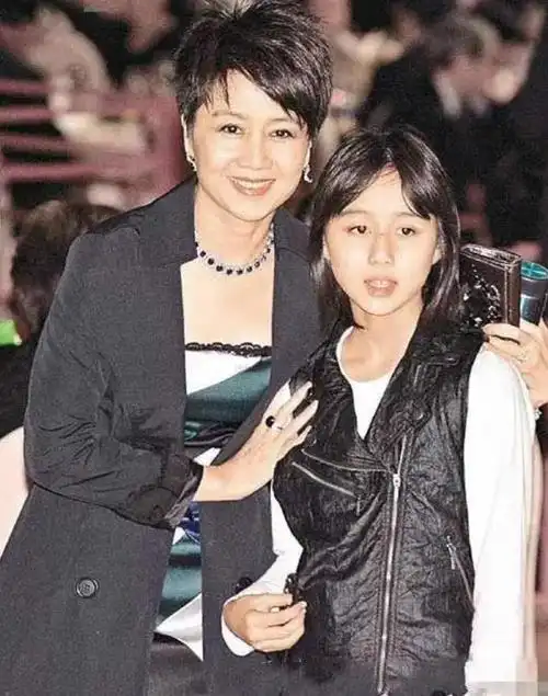 赌王最宠爱的女儿,21岁坐拥6亿财产,只因像赌王求而不得的人?