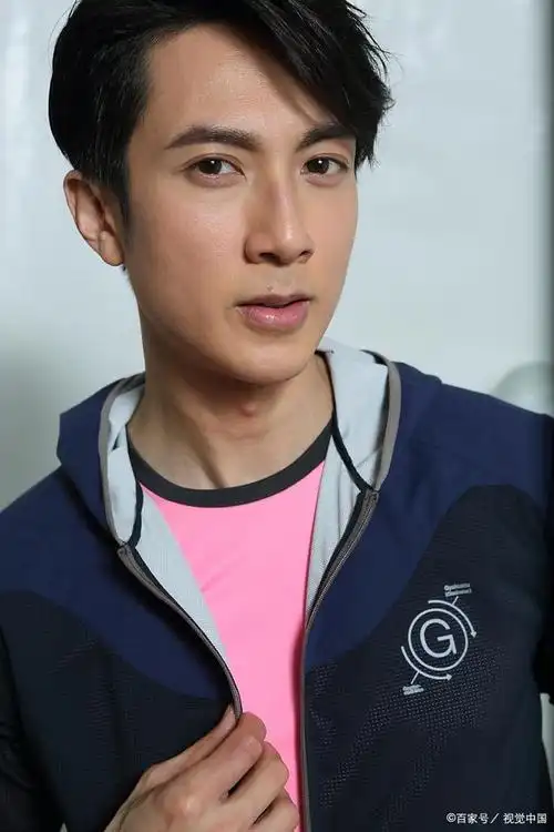 荣耀星光:qhj 背后的吴尊魅力解析