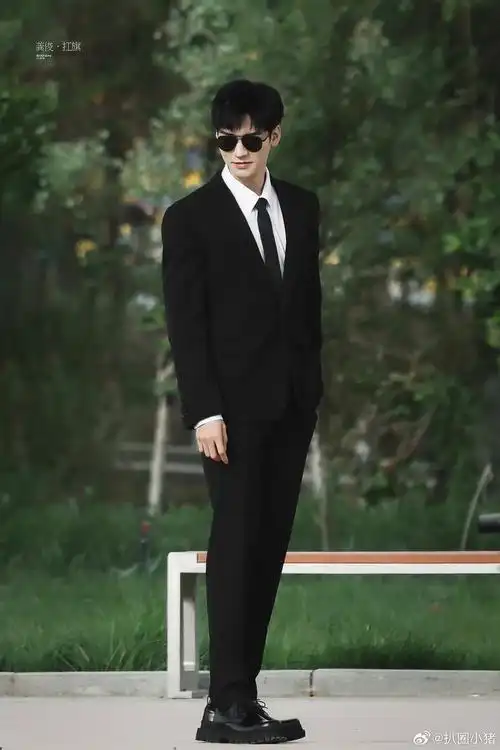 龚俊极限挑战路透,黑西装77墨镜要帅丝谁