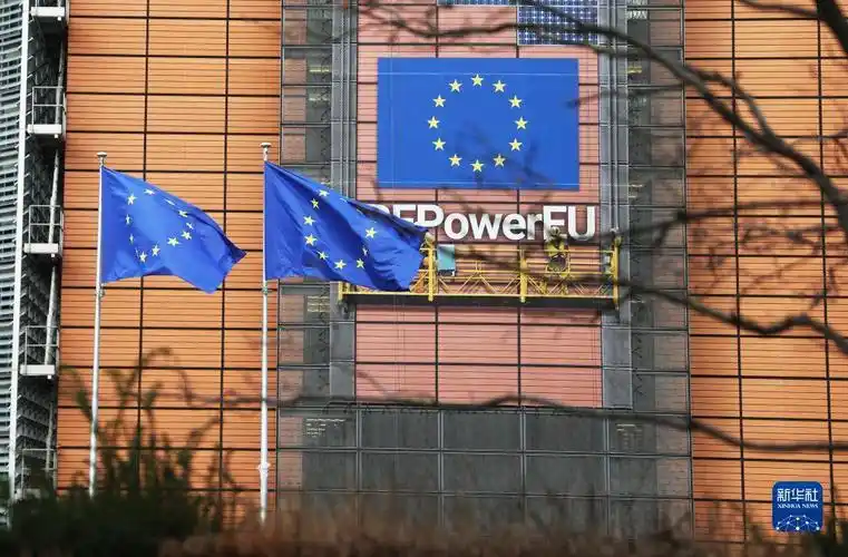 这是11月15日在比利时布鲁塞尔拍摄的欧盟委员会总部大厦一角.