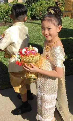 不要再等"小可爱"长大了!以为奥莉会越长越美,现在却变国字脸