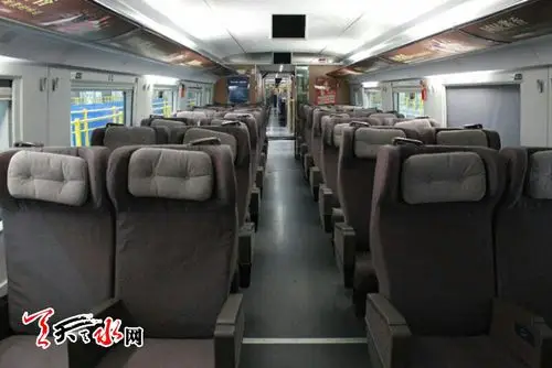 11日 首列crh380b型动车组在宝兰高铁进行拉通试验