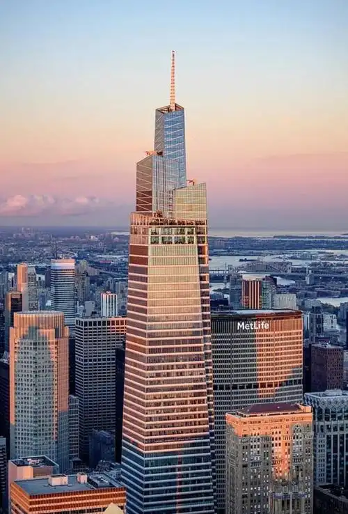 美国纽约93层摩天大楼剧烈晃动,伴有巨响,员工纷纷逃离