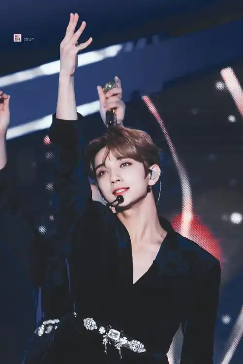 seventeen 洪知秀 joshua 教堂哥哥