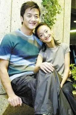 他负了瞿颖爱过周迅娶过王菲没想到和小19岁的她修成正果