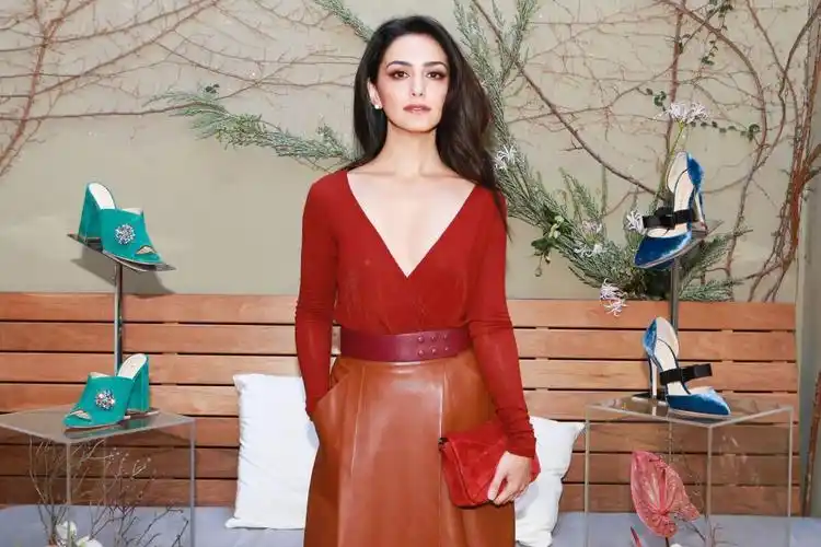 英籍伊朗裔女演员nazaninboniadi