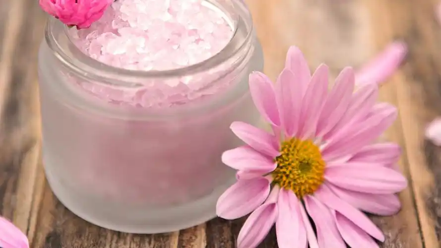 spa主题,粉红色的花朵,木板 壁纸 - 1366x768