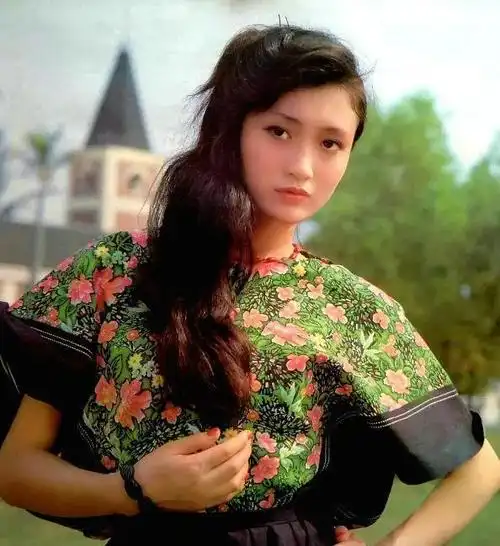 演员林芳兵:退圈后和丈夫恩爱30年,儿子是她的骄傲