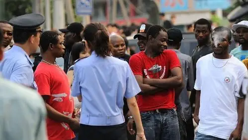 黑人入侵中国!到中国去成非洲流行语!