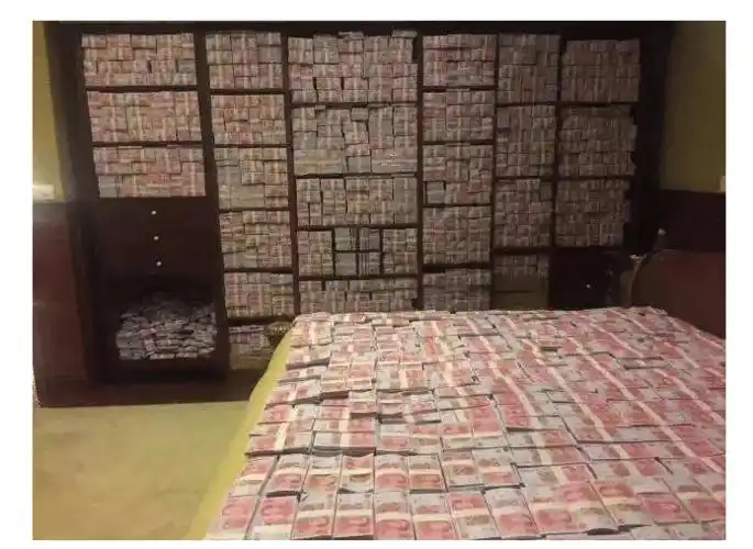 女子买二手房却在墙里抠出14亿现金啊网友人民名义现实版