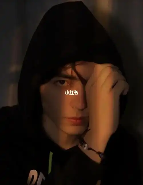 在鹅厂打工的清华大学毕业的中俄混血哥哥