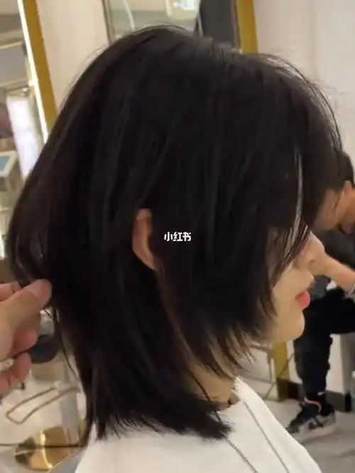 鲻鱼头短发女孩北京发型北京望京剪发