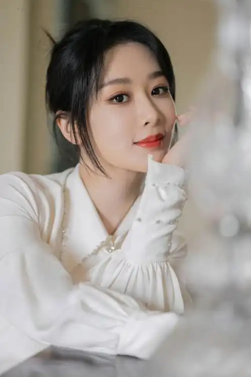 杨紫立夏营业照##杨紫好温柔啊