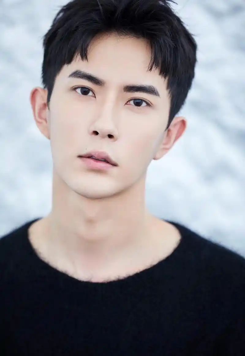 p>于朦胧(alan yu),1988年6月15日生于新疆乌鲁木齐,中国内地男演员